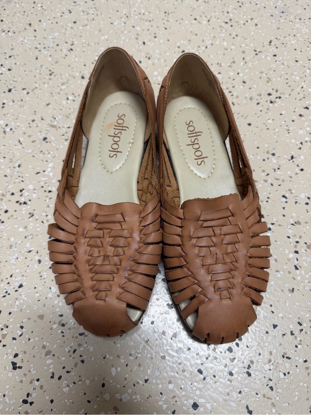 Softspots size 7.5 Tan Brown Leather Woven Huarache Slip-On Flats *Flaw*